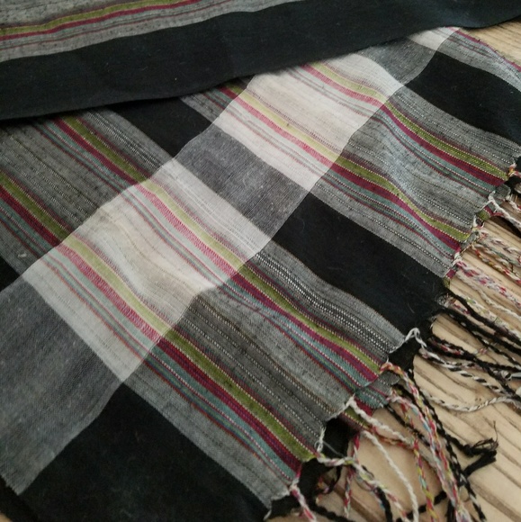 Gorgeous Light Scarf - Picture 2 of 3